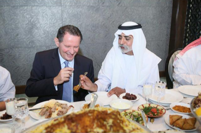 Dégustation de chameau avec le ministre de l’Education, Abu Dhabi