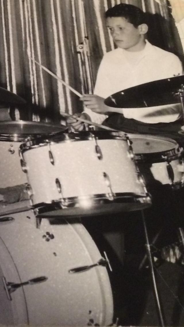Gérard, jeune batteur soirée Claude François