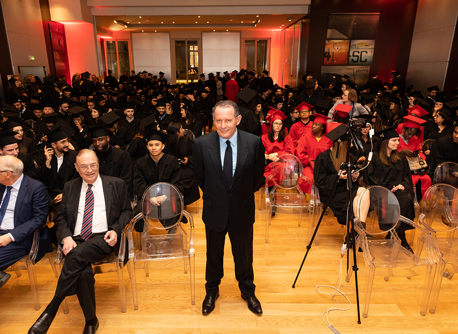 Gérard, parrain de la promotion 2020 des diplômés de l’Ecole Supérieure d’Assurance